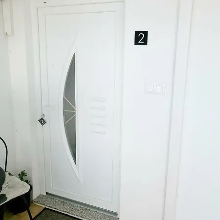 2 * Задар